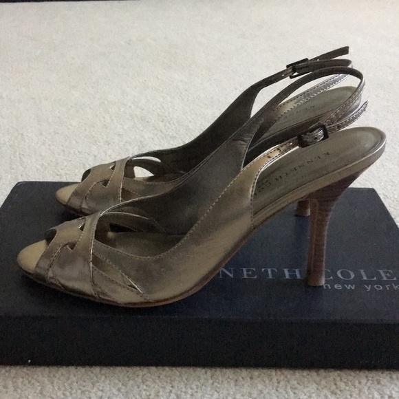 Kenneth Cole Finders Peepers Gold Heels - Picture 2 of 3